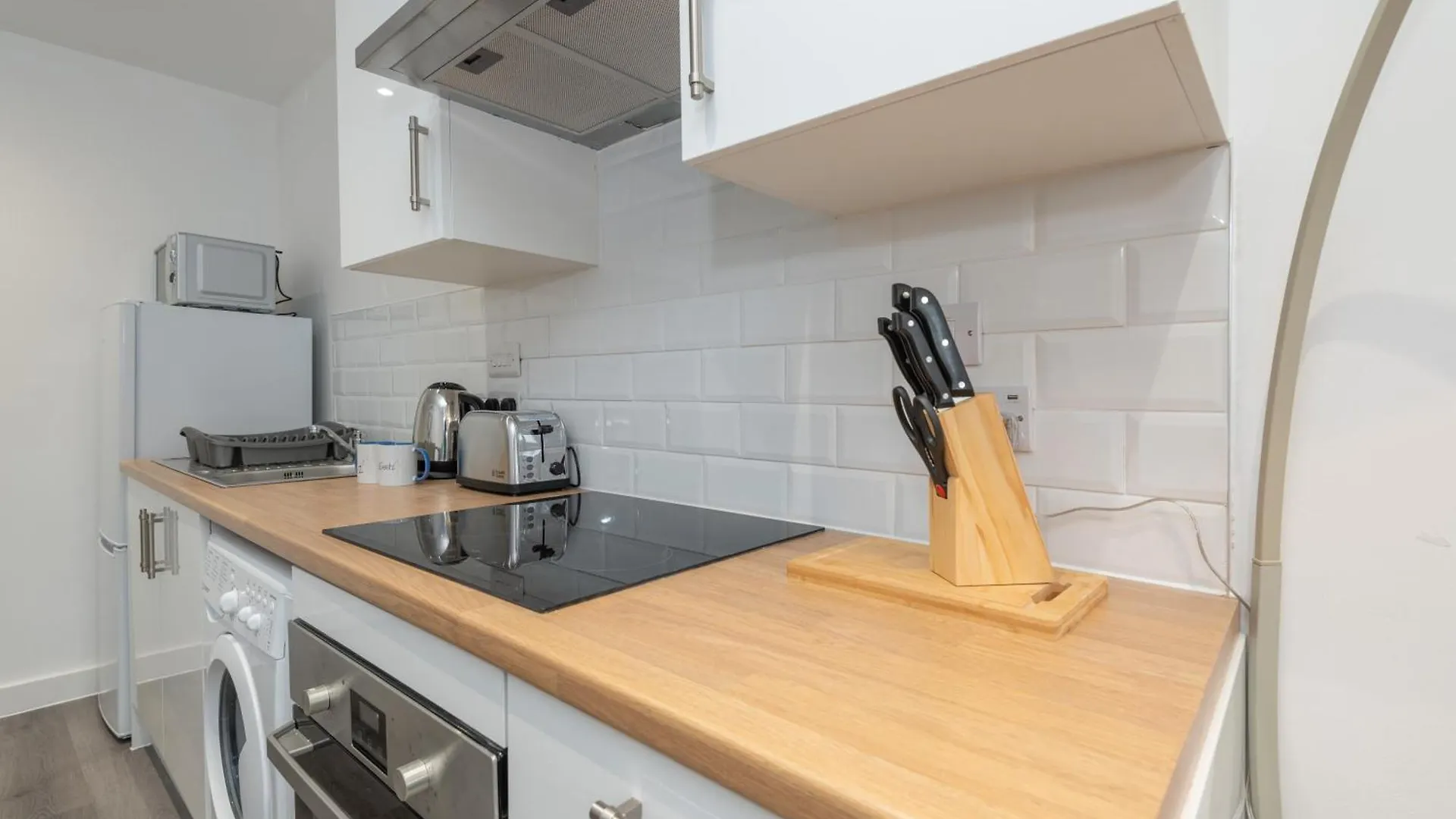 Thornhill House Serviced Apartments Wakefield