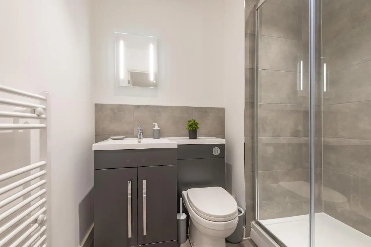 Thornhill House Serviced Apartments Wakefield