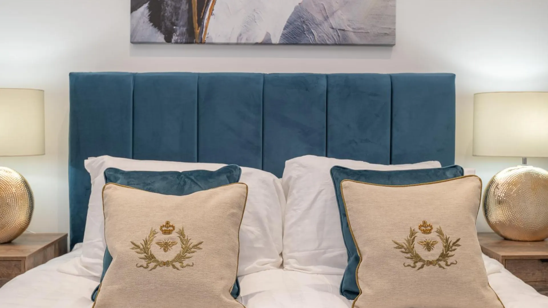 Thornhill House Serviced Apartments Wakefield