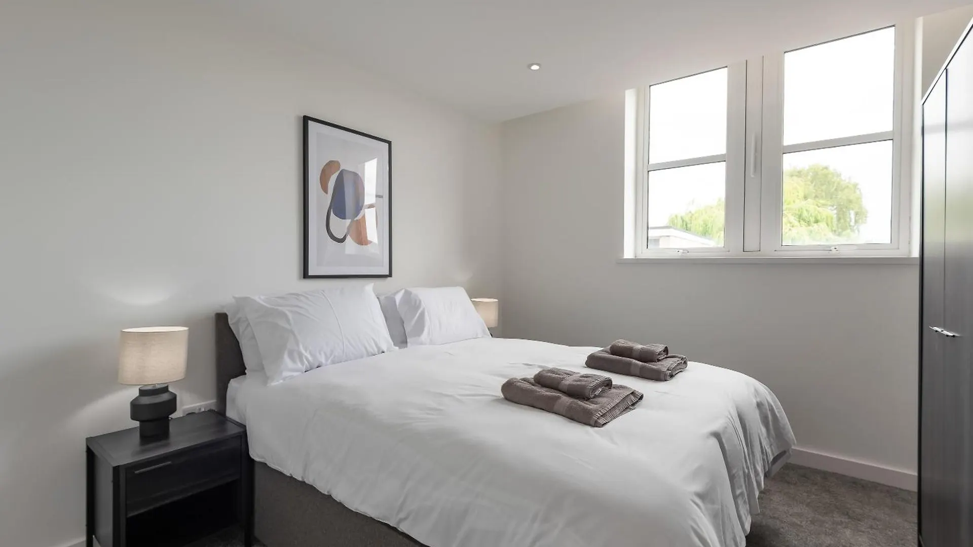 Thornhill House Serviced Apartments Wakefield